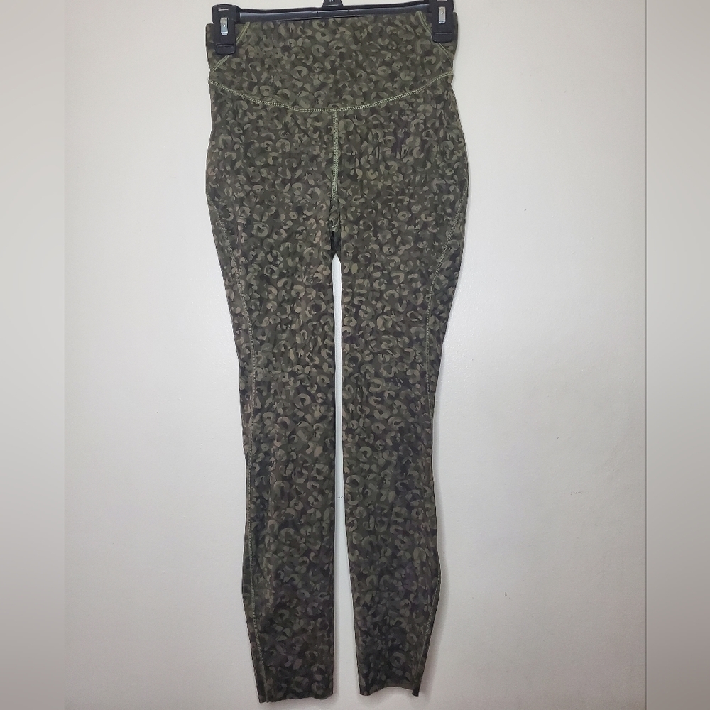 Lululemon Base Pase Highrise Running Tight Size 6 Intertwined Camo Medium Olive